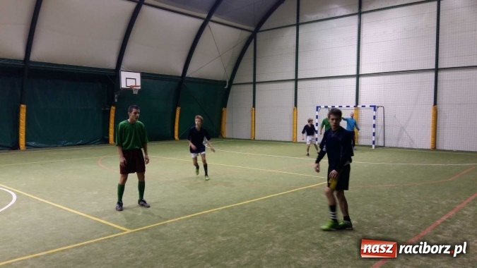 Zdjęcie w galerii na portalu naszraciborz.pl: Inauguracja II edycji Rudzkiej Amatorskiej Ligi Piłki Nożnej Pięcioosobowej wiadomości z regionu