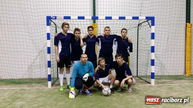Zdjęcie w galerii na portalu naszraciborz.pl: Inauguracja II edycji Rudzkiej Amatorskiej Ligi Piłki Nożnej Pięcioosobowej wiadomości z regionu