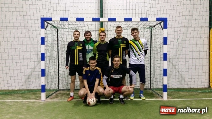 Zdjęcie w galerii na portalu naszraciborz.pl: Inauguracja II edycji Rudzkiej Amatorskiej Ligi Piłki Nożnej Pięcioosobowej wiadomości z regionu