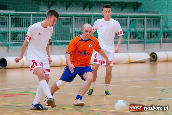 Zdjęcie w galerii na portalu naszraciborz.pl: Drugoligowe emocje w HLPN. Galactik Football i LKS Raszczyce z kompletami punktów wiadomości z regionu