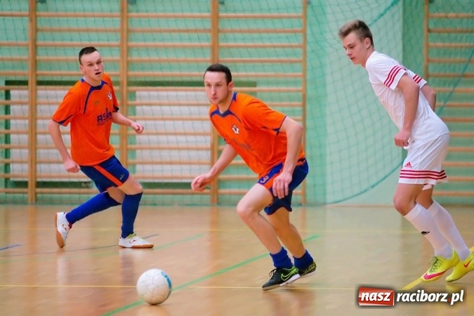 Zdjęcie w galerii na portalu naszraciborz.pl: Drugoligowe emocje w HLPN. Galactik Football i LKS Raszczyce z kompletami punktów wiadomości z regionu