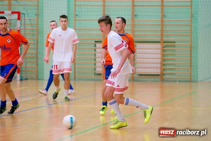Zdjęcie w galerii na portalu naszraciborz.pl: Drugoligowe emocje w HLPN. Galactik Football i LKS Raszczyce z kompletami punktów wiadomości z regionu