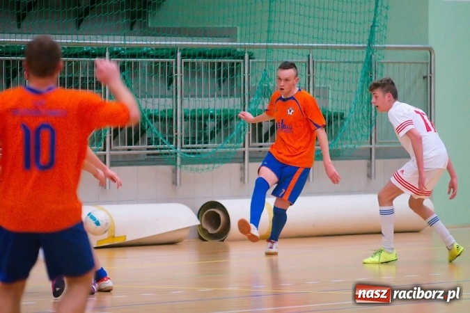 Zdjęcie w galerii na portalu naszraciborz.pl: Drugoligowe emocje w HLPN. Galactik Football i LKS Raszczyce z kompletami punktów wiadomości z regionu