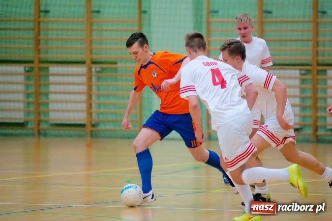 Zdjęcie w galerii na portalu naszraciborz.pl: Drugoligowe emocje w HLPN. Galactik Football i LKS Raszczyce z kompletami punktów wiadomości z regionu