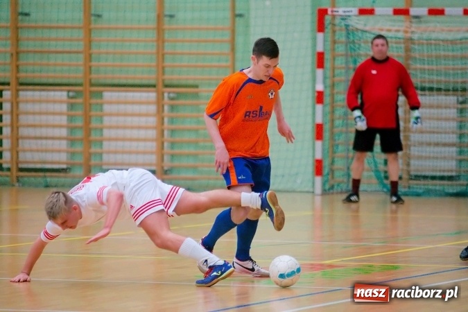 Zdjęcie w galerii na portalu naszraciborz.pl: Drugoligowe emocje w HLPN. Galactik Football i LKS Raszczyce z kompletami punktów wiadomości z regionu