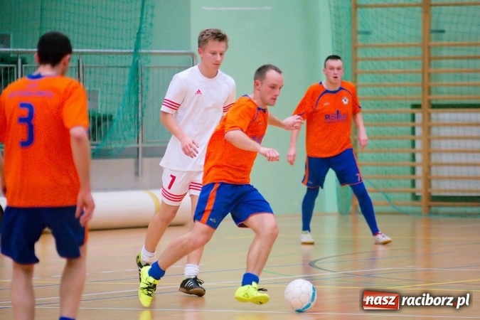 Zdjęcie w galerii na portalu naszraciborz.pl: Drugoligowe emocje w HLPN. Galactik Football i LKS Raszczyce z kompletami punktów wiadomości z regionu