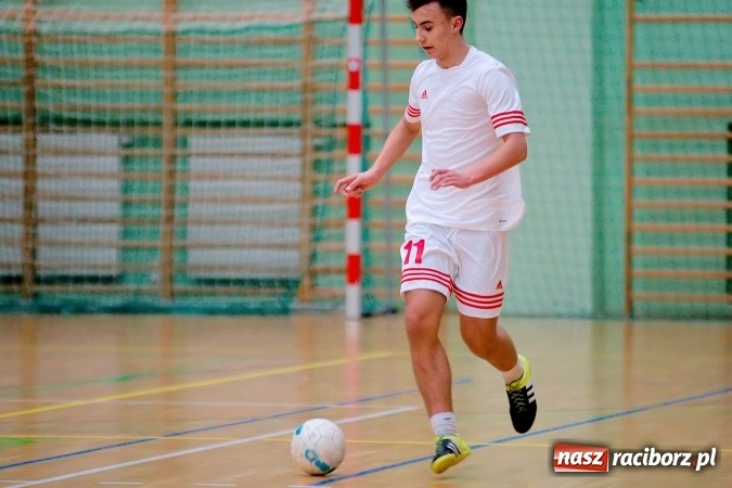 Zdjęcie w galerii na portalu naszraciborz.pl: Drugoligowe emocje w HLPN. Galactik Football i LKS Raszczyce z kompletami punktów wiadomości z regionu