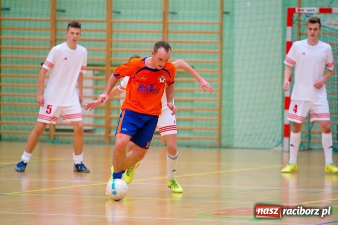 Zdjęcie w galerii na portalu naszraciborz.pl: Drugoligowe emocje w HLPN. Galactik Football i LKS Raszczyce z kompletami punktów wiadomości z regionu