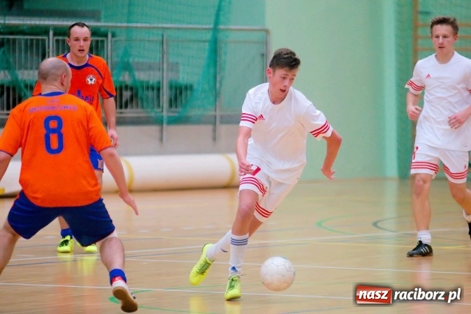 Zdjęcie w galerii na portalu naszraciborz.pl: Drugoligowe emocje w HLPN. Galactik Football i LKS Raszczyce z kompletami punktów wiadomości z regionu
