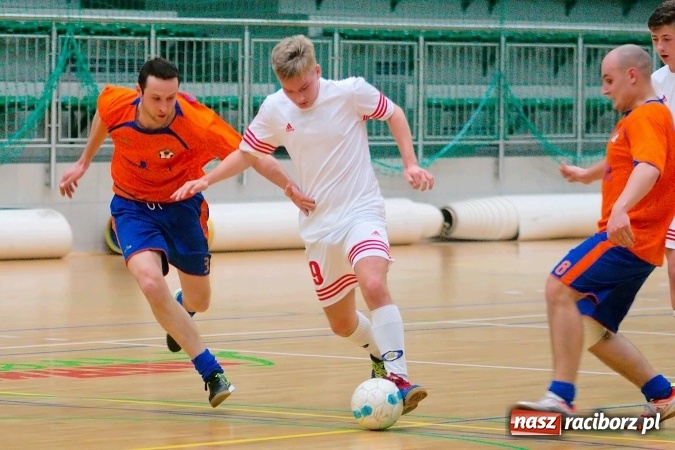 Zdjęcie w galerii na portalu naszraciborz.pl: Drugoligowe emocje w HLPN. Galactik Football i LKS Raszczyce z kompletami punktów wiadomości z regionu