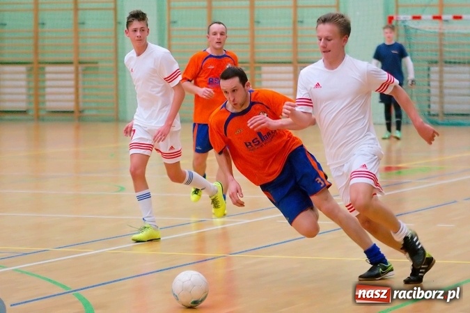 Zdjęcie w galerii na portalu naszraciborz.pl: Drugoligowe emocje w HLPN. Galactik Football i LKS Raszczyce z kompletami punktów wiadomości z regionu