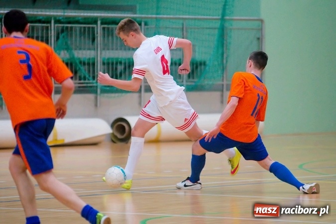 Zdjęcie w galerii na portalu naszraciborz.pl: Drugoligowe emocje w HLPN. Galactik Football i LKS Raszczyce z kompletami punktów wiadomości z regionu