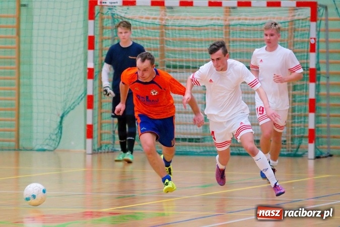 Zdjęcie w galerii na portalu naszraciborz.pl: Drugoligowe emocje w HLPN. Galactik Football i LKS Raszczyce z kompletami punktów wiadomości z regionu