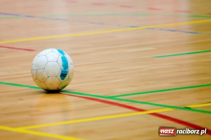 Zdjęcie w galerii na portalu naszraciborz.pl: Drugoligowe emocje w HLPN. Galactik Football i LKS Raszczyce z kompletami punktów wiadomości z regionu