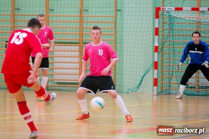 Zdjęcie w galerii na portalu naszraciborz.pl: Drugoligowe emocje w HLPN. Galactik Football i LKS Raszczyce z kompletami punktów wiadomości z regionu