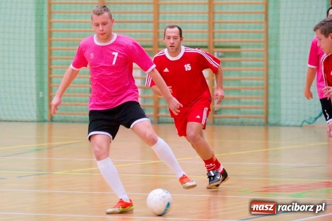 Zdjęcie w galerii na portalu naszraciborz.pl: Drugoligowe emocje w HLPN. Galactik Football i LKS Raszczyce z kompletami punktów wiadomości z regionu