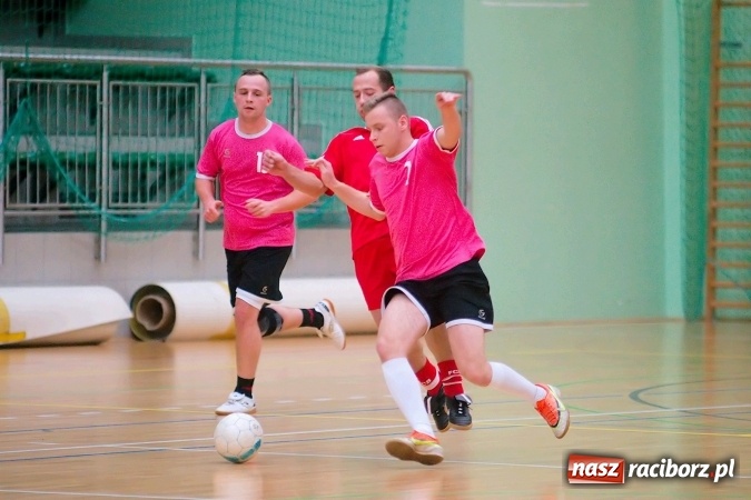 Zdjęcie w galerii na portalu naszraciborz.pl: Drugoligowe emocje w HLPN. Galactik Football i LKS Raszczyce z kompletami punktów wiadomości z regionu