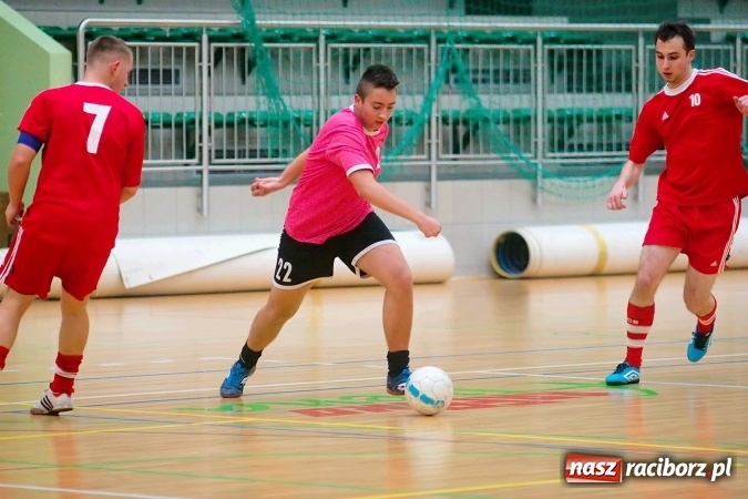 Zdjęcie w galerii na portalu naszraciborz.pl: Drugoligowe emocje w HLPN. Galactik Football i LKS Raszczyce z kompletami punktów wiadomości z regionu