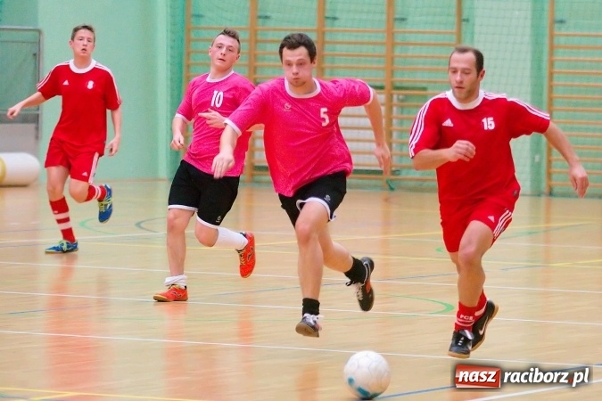 Zdjęcie w galerii na portalu naszraciborz.pl: Drugoligowe emocje w HLPN. Galactik Football i LKS Raszczyce z kompletami punktów wiadomości z regionu