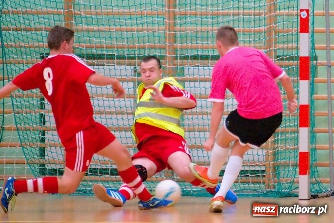 Zdjęcie w galerii na portalu naszraciborz.pl: Drugoligowe emocje w HLPN. Galactik Football i LKS Raszczyce z kompletami punktów wiadomości z regionu