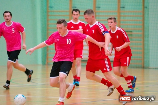 Zdjęcie w galerii na portalu naszraciborz.pl: Drugoligowe emocje w HLPN. Galactik Football i LKS Raszczyce z kompletami punktów wiadomości z regionu