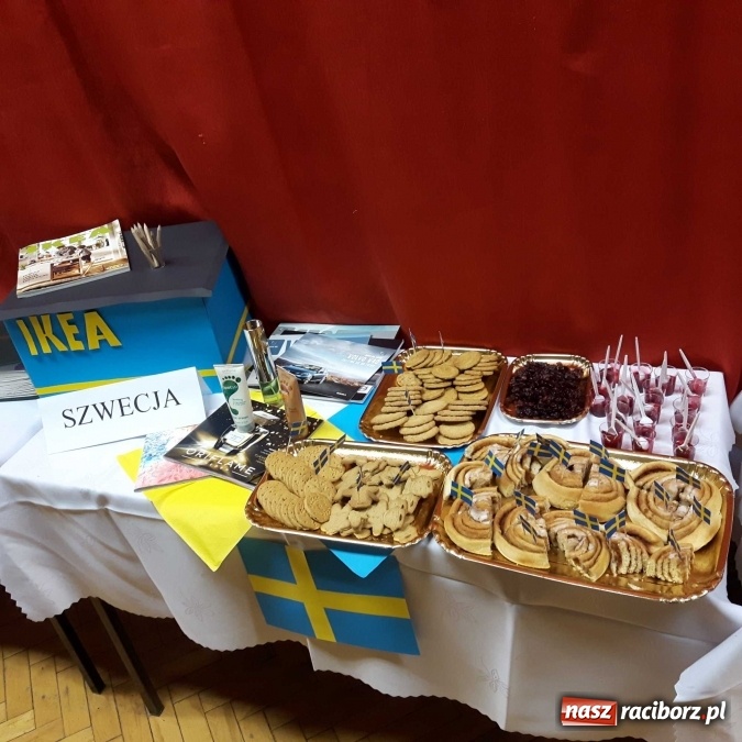 Zdjęcie w galerii na portalu naszraciborz.pl: Wychowankowie Młodzieżowego Ośrodka Wychowawczego w Rudach z wizytą w Rybniku wiadomości z regionu