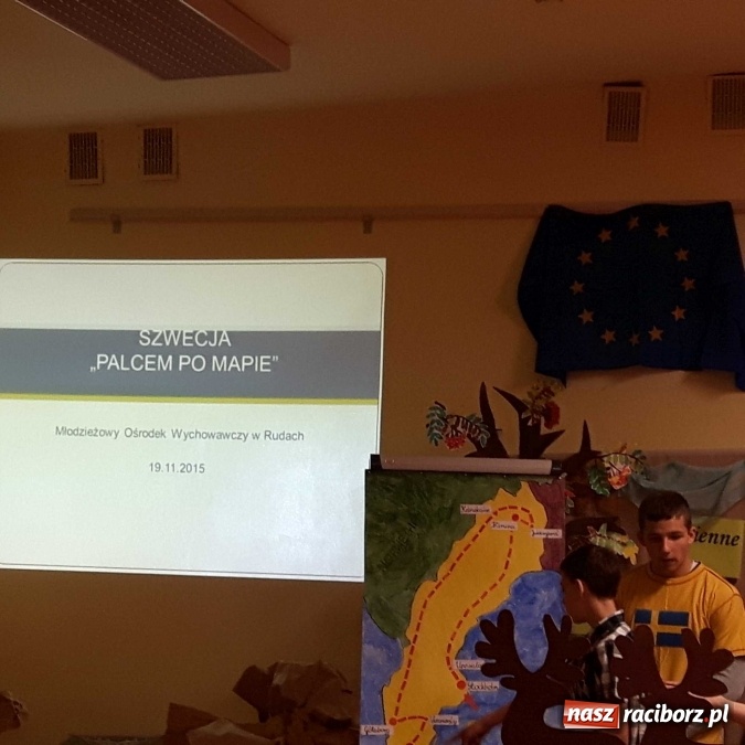 Zdjęcie w galerii na portalu naszraciborz.pl: Wychowankowie Młodzieżowego Ośrodka Wychowawczego w Rudach z wizytą w Rybniku wiadomości z regionu