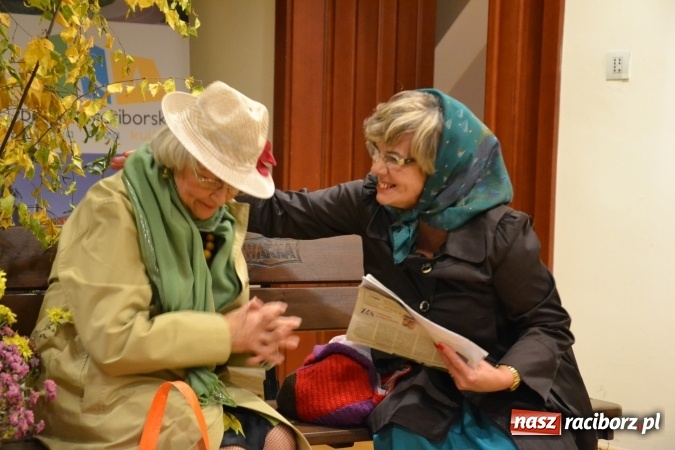 Zdjęcie w galerii na portalu naszraciborz.pl: Na fali humoru i satyry – żartobliwe widowisko na zamku  wiadomości z regionu