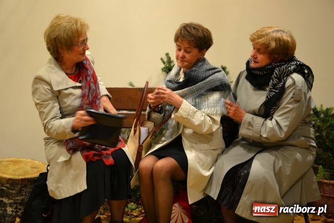 Zdjęcie w galerii na portalu naszraciborz.pl: Na fali humoru i satyry – żartobliwe widowisko na zamku  wiadomości z regionu