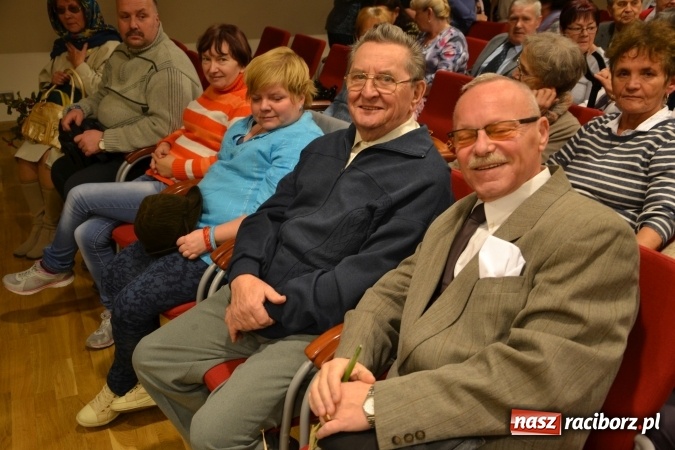 Zdjęcie w galerii na portalu naszraciborz.pl: Na fali humoru i satyry – żartobliwe widowisko na zamku  wiadomości z regionu