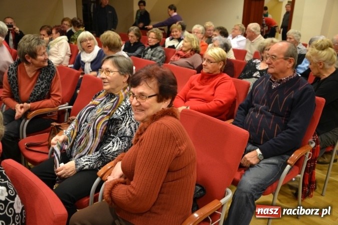 Zdjęcie w galerii na portalu naszraciborz.pl: Na fali humoru i satyry – żartobliwe widowisko na zamku  wiadomości z regionu