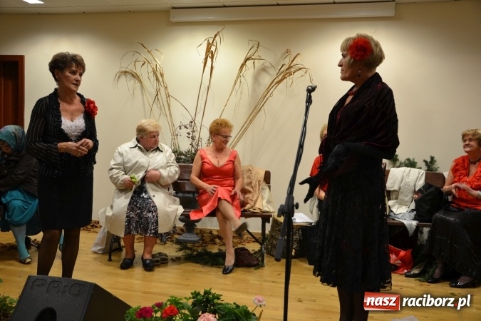 Zdjęcie w galerii na portalu naszraciborz.pl: Na fali humoru i satyry – żartobliwe widowisko na zamku  wiadomości z regionu