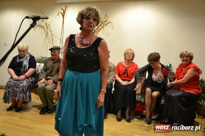 Zdjęcie w galerii na portalu naszraciborz.pl: Na fali humoru i satyry – żartobliwe widowisko na zamku  wiadomości z regionu