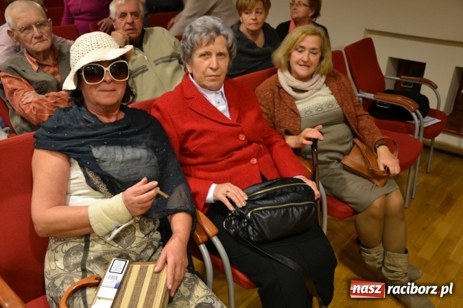 Zdjęcie w galerii na portalu naszraciborz.pl: Na fali humoru i satyry – żartobliwe widowisko na zamku  wiadomości z regionu