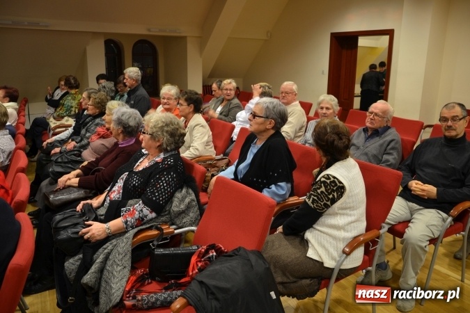 Zdjęcie w galerii na portalu naszraciborz.pl: Na fali humoru i satyry – żartobliwe widowisko na zamku  wiadomości z regionu