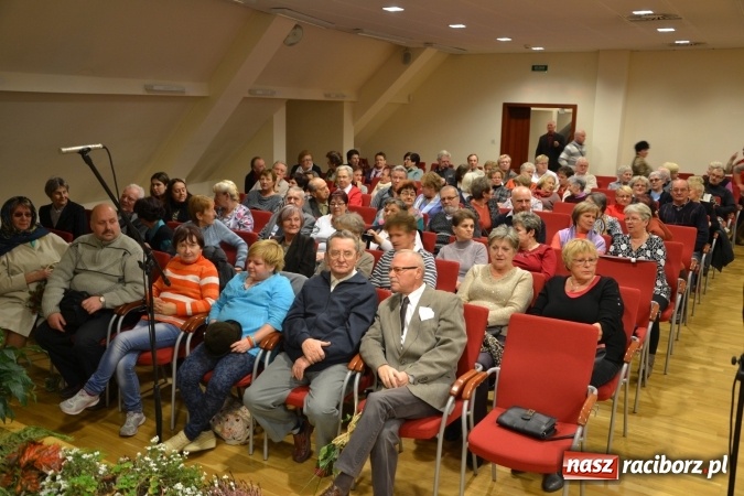 Zdjęcie w galerii na portalu naszraciborz.pl: Na fali humoru i satyry – żartobliwe widowisko na zamku  wiadomości z regionu