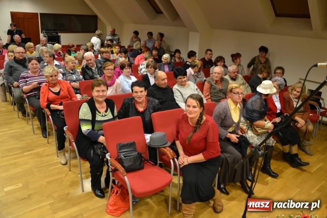 Zdjęcie w galerii na portalu naszraciborz.pl: Na fali humoru i satyry – żartobliwe widowisko na zamku  wiadomości z regionu