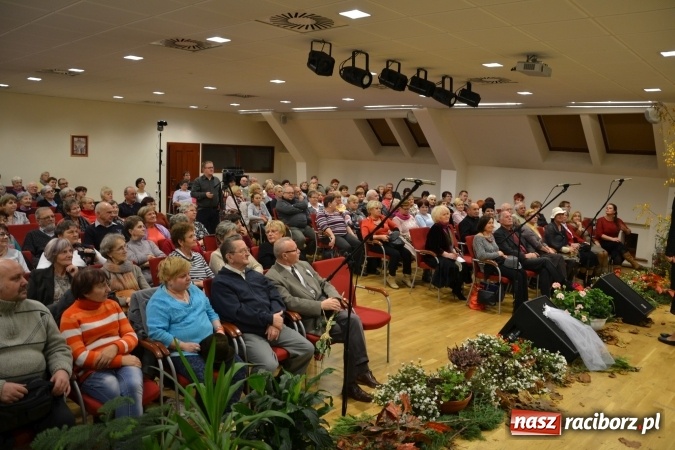 Zdjęcie w galerii na portalu naszraciborz.pl: Na fali humoru i satyry – żartobliwe widowisko na zamku  wiadomości z regionu