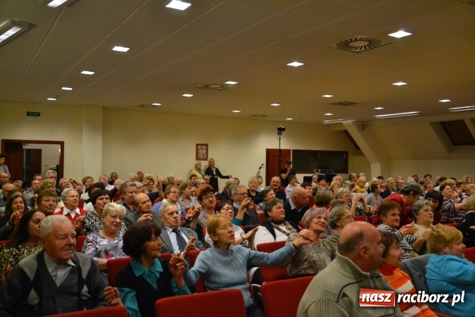 Zdjęcie w galerii na portalu naszraciborz.pl: Na fali humoru i satyry – żartobliwe widowisko na zamku  wiadomości z regionu