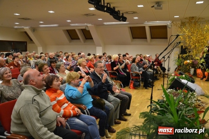 Zdjęcie w galerii na portalu naszraciborz.pl: Na fali humoru i satyry – żartobliwe widowisko na zamku  wiadomości z regionu