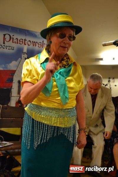 Zdjęcie w galerii na portalu naszraciborz.pl: Na fali humoru i satyry – żartobliwe widowisko na zamku  wiadomości z regionu