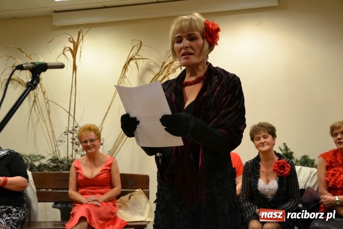 Zdjęcie w galerii na portalu naszraciborz.pl: Na fali humoru i satyry – żartobliwe widowisko na zamku  wiadomości z regionu