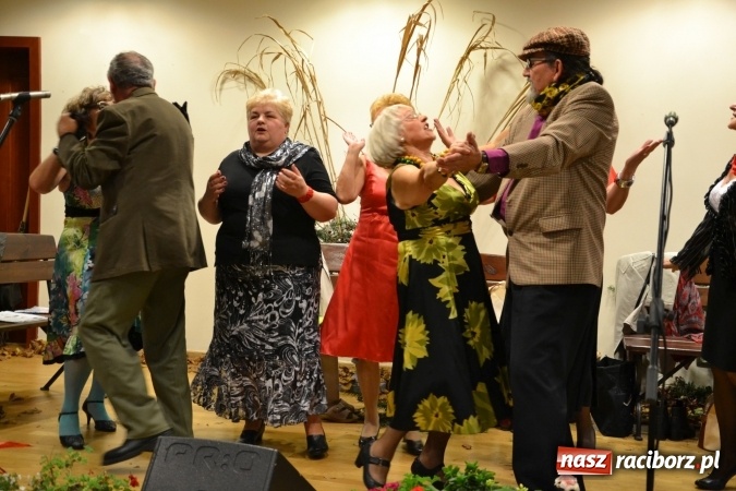 Zdjęcie w galerii na portalu naszraciborz.pl: Na fali humoru i satyry – żartobliwe widowisko na zamku  wiadomości z regionu