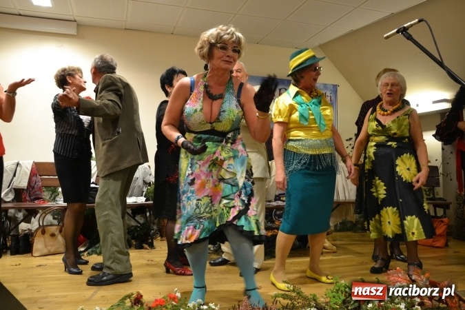 Zdjęcie w galerii na portalu naszraciborz.pl: Na fali humoru i satyry – żartobliwe widowisko na zamku  wiadomości z regionu