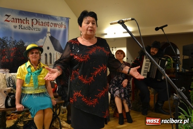 Zdjęcie w galerii na portalu naszraciborz.pl: Na fali humoru i satyry – żartobliwe widowisko na zamku  wiadomości z regionu