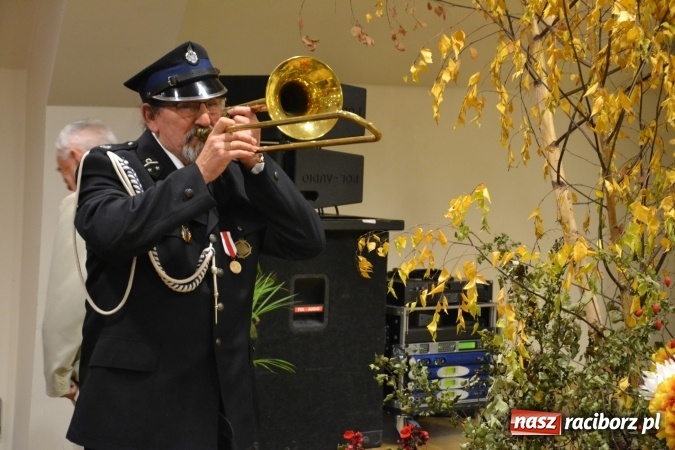 Zdjęcie w galerii na portalu naszraciborz.pl: Na fali humoru i satyry – żartobliwe widowisko na zamku  wiadomości z regionu