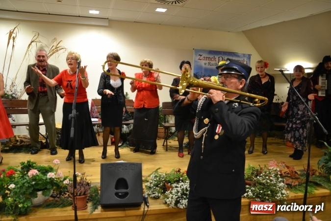 Zdjęcie w galerii na portalu naszraciborz.pl: Na fali humoru i satyry – żartobliwe widowisko na zamku  wiadomości z regionu