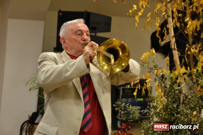 Zdjęcie w galerii na portalu naszraciborz.pl: Na fali humoru i satyry – żartobliwe widowisko na zamku  wiadomości z regionu