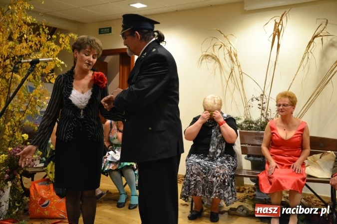 Zdjęcie w galerii na portalu naszraciborz.pl: Na fali humoru i satyry – żartobliwe widowisko na zamku  wiadomości z regionu