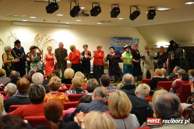 Zdjęcie w galerii na portalu naszraciborz.pl: Na fali humoru i satyry – żartobliwe widowisko na zamku  wiadomości z regionu